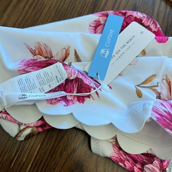NWT women’s Cupshe white and floral high rise Bikini Bottom.  Size Small - Picture 3 of 5